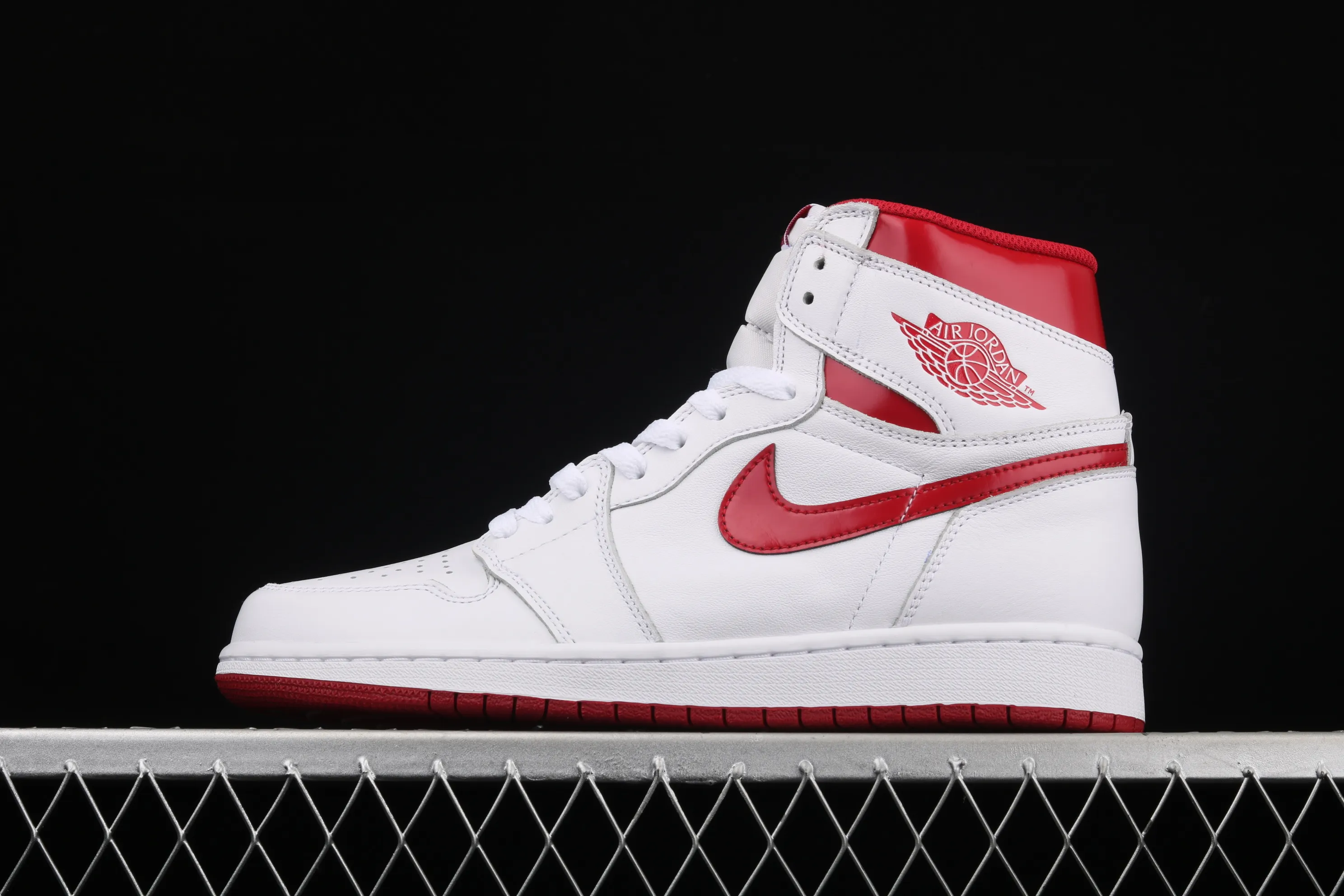 All categories Air Jordan Jordan series basketball shoes Air Jordan 1 High Air Jordan 1 Retro Metallic Red AJ1 Joe 1 white red 555088-103